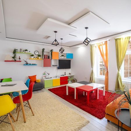 Old Town Colorful Two-Bedroom Apartment ซาราเยโว ภายนอก รูปภาพ