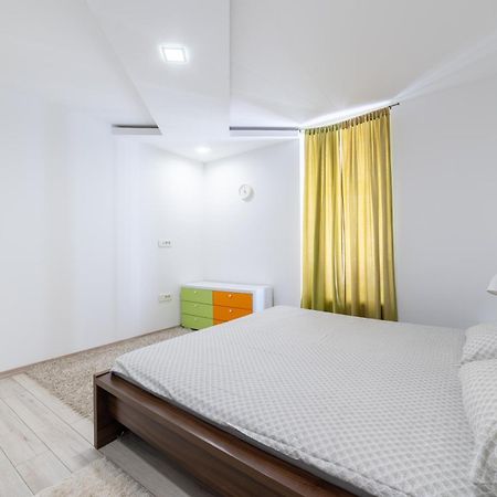 Old Town Colorful Two-Bedroom Apartment ซาราเยโว ภายนอก รูปภาพ